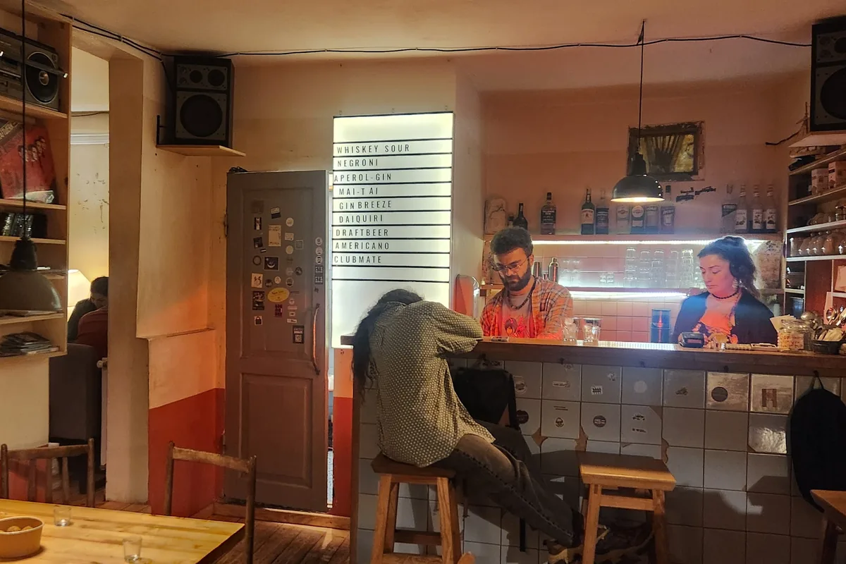 Small bar with record shelves and a tiled counter at Muhudo