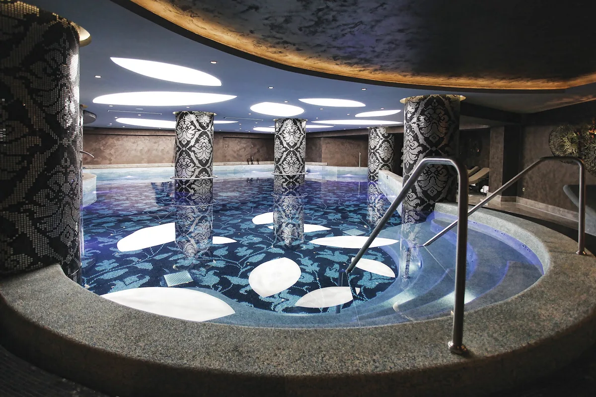 Round pool under a lit ceiling at Sam Raan Spa