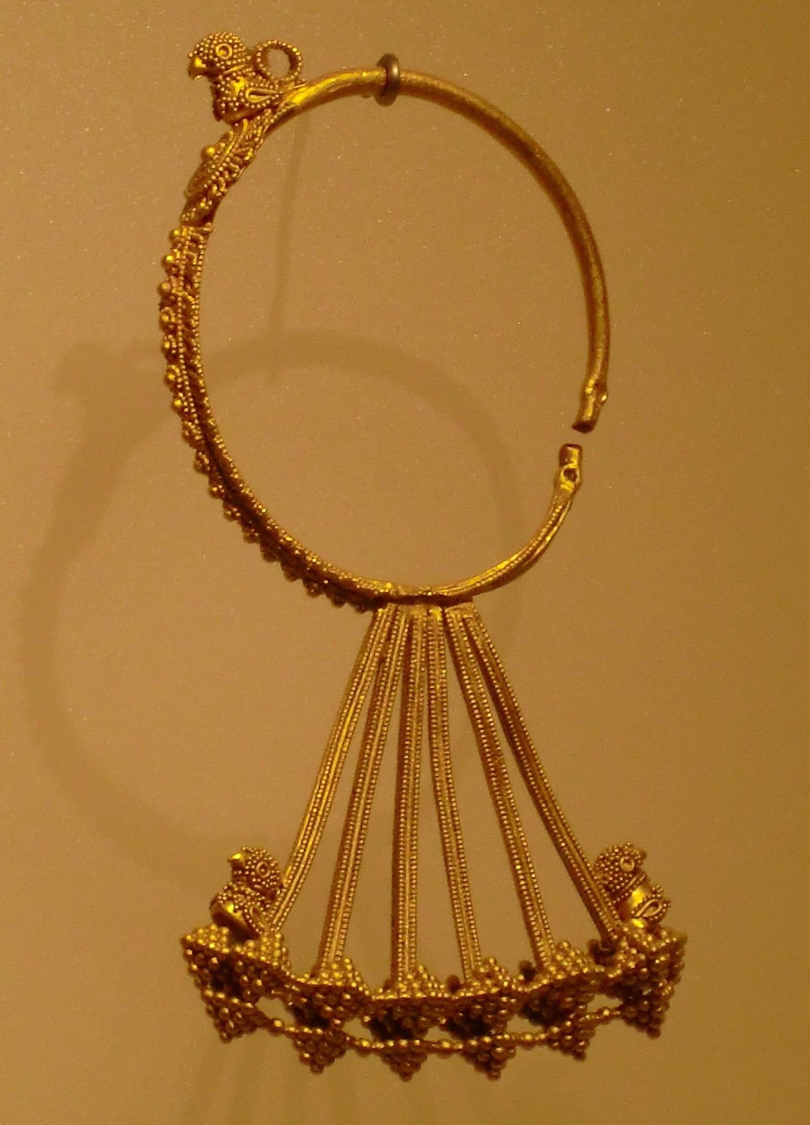 A Colchian gold earring with tiny birds and hanging pendants, in the Georgian National Museum