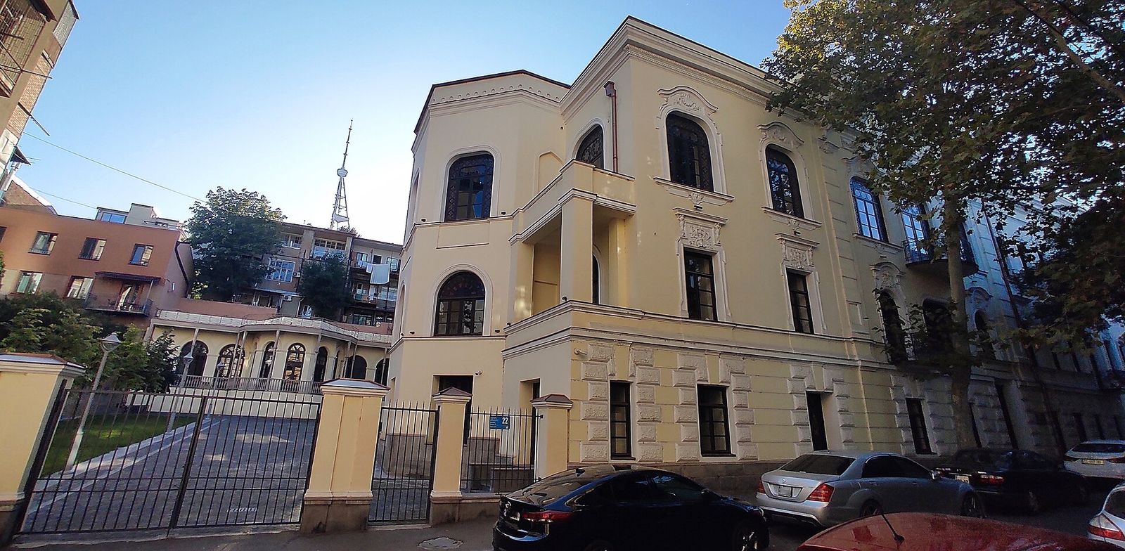 The cream-colored building of the Tbilisi State Academy of Arts at 22 Griboedov Street, where the Lurji Supra workshop prints its tablecloths