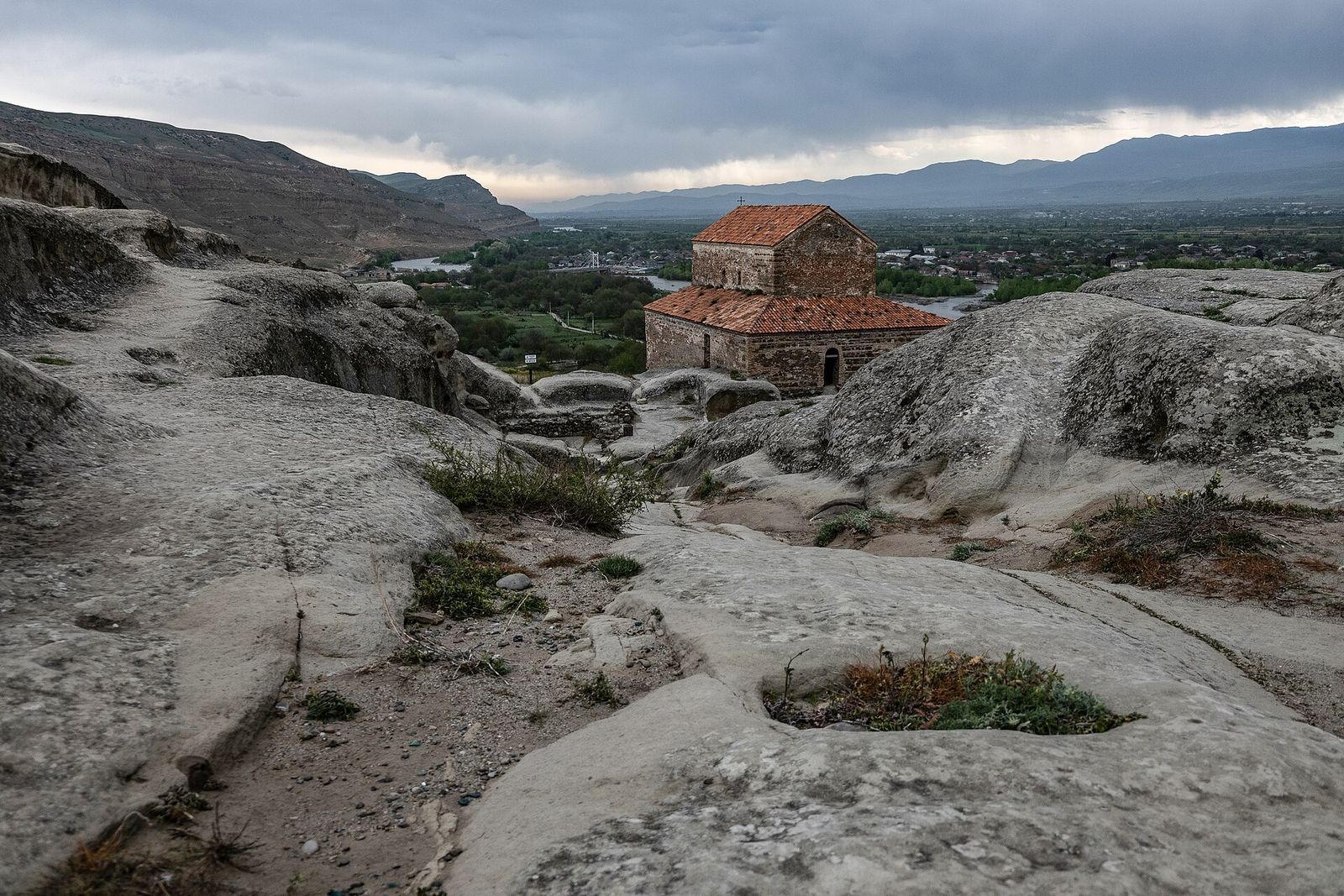 Prince's Church, the brick church on the summit of Uplistsikhe, with the Mtkvari river and the plain toward Gori below