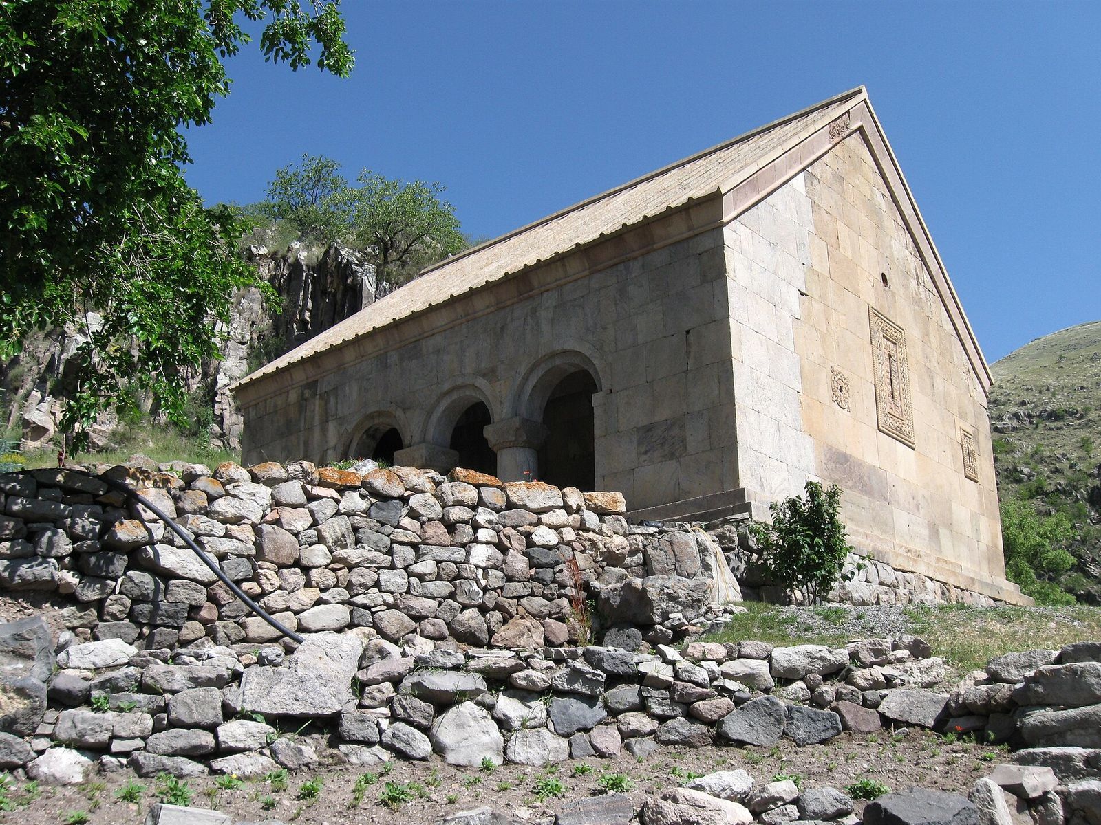 The stone church of Upper Vardzia, a hall church with an arched gallery behind a dry-stone wall